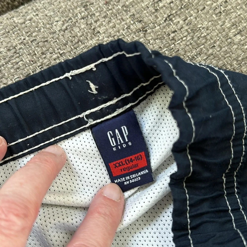 Gap Kids Boy's size 14-16 Navy White Lined Cargo Swim Shorts